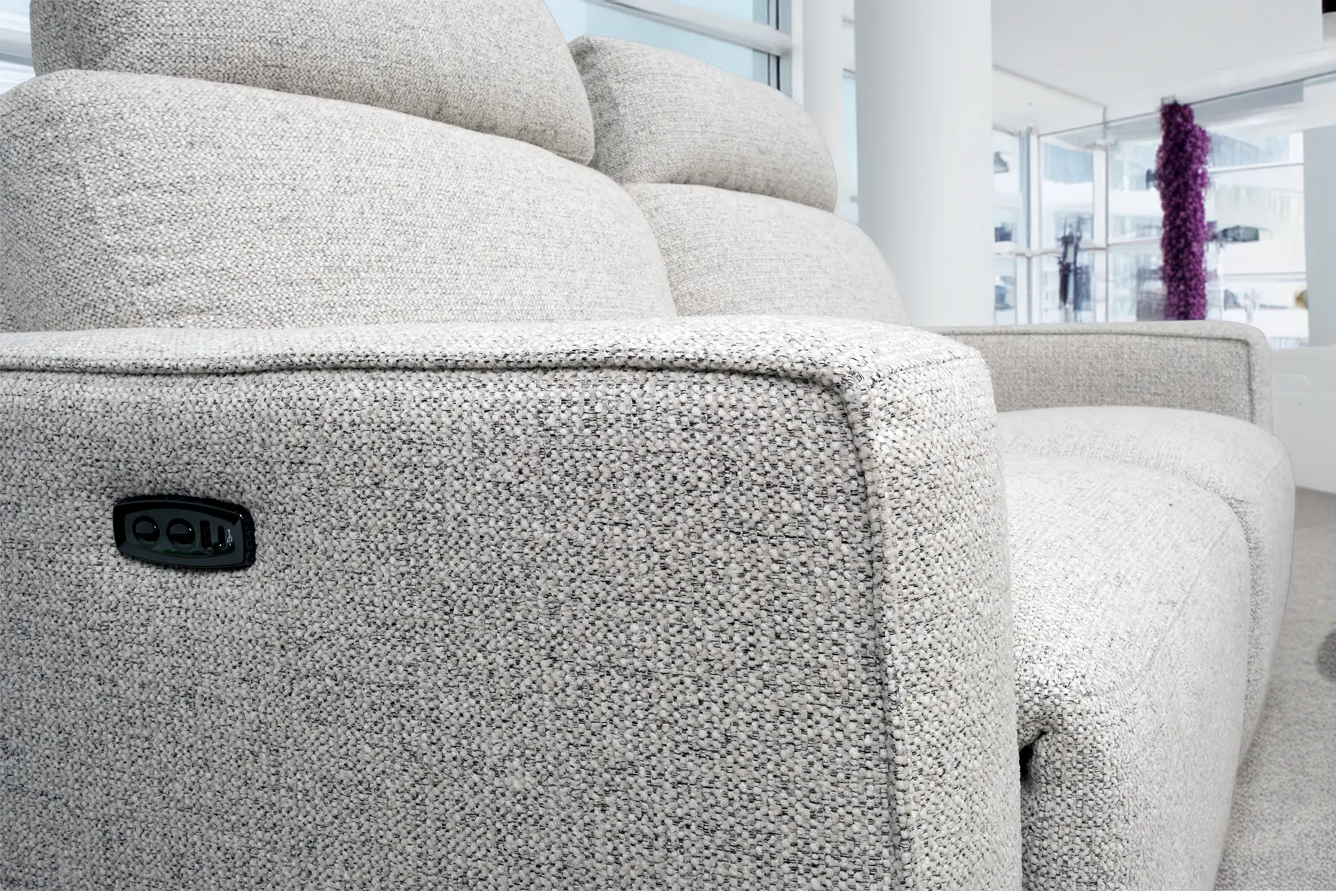 salon 3+2 en tissu beige avec relax électriques chez Décosalon