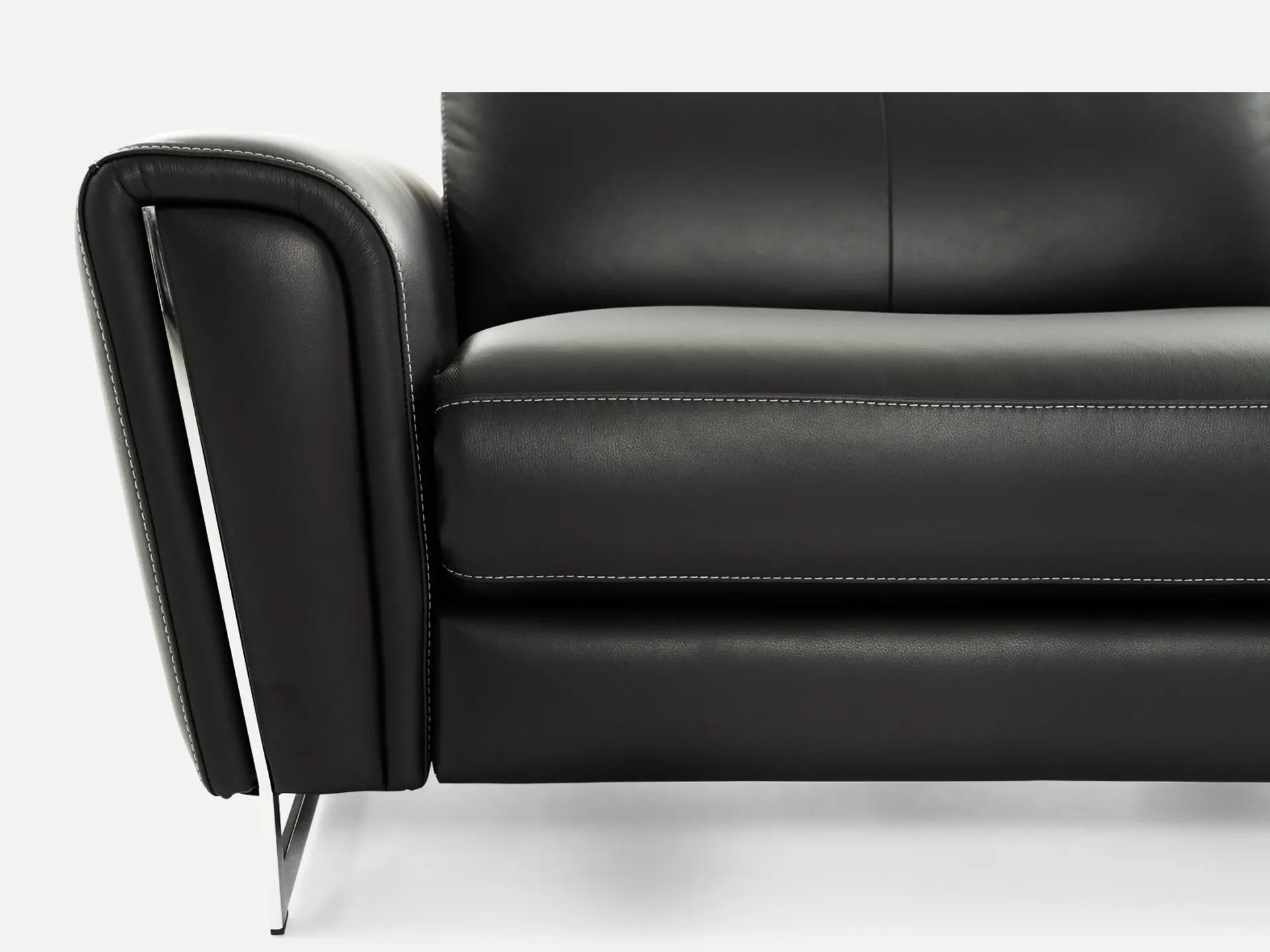 Canape contemporain en cuir noir Victoria chez Décosalon