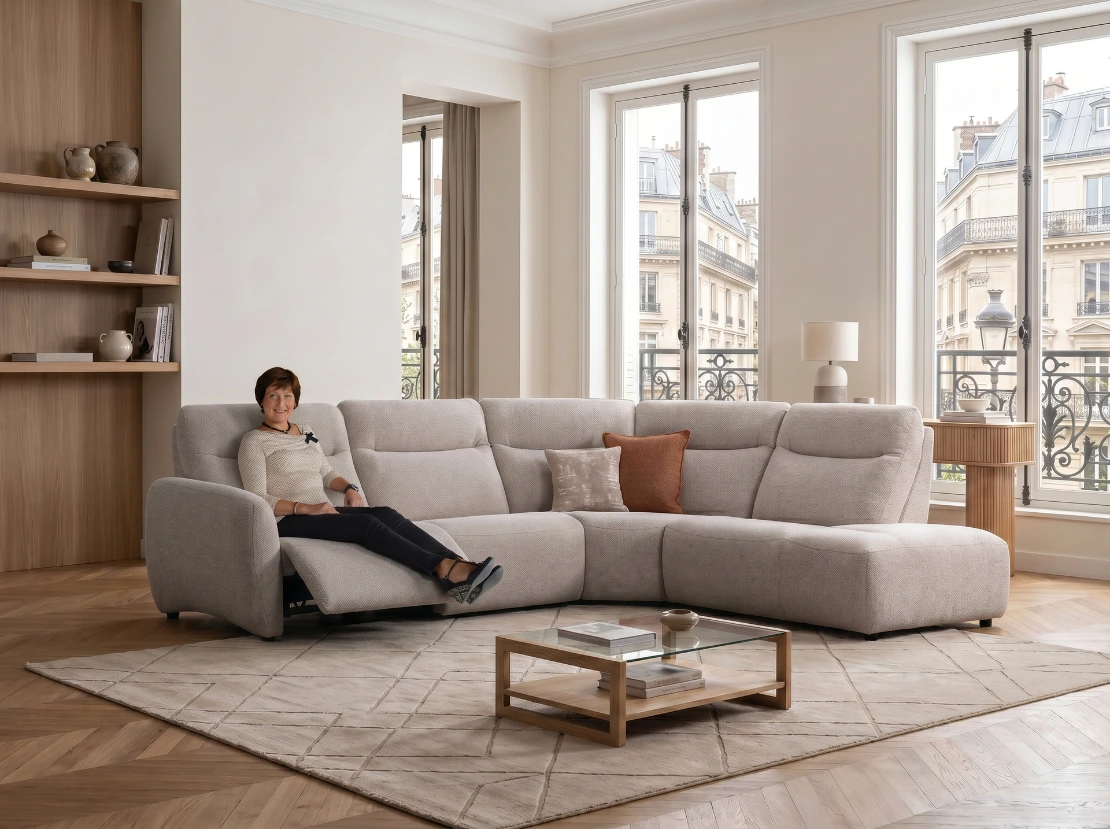 Grand canapé d'angle en tissu beige avec relax