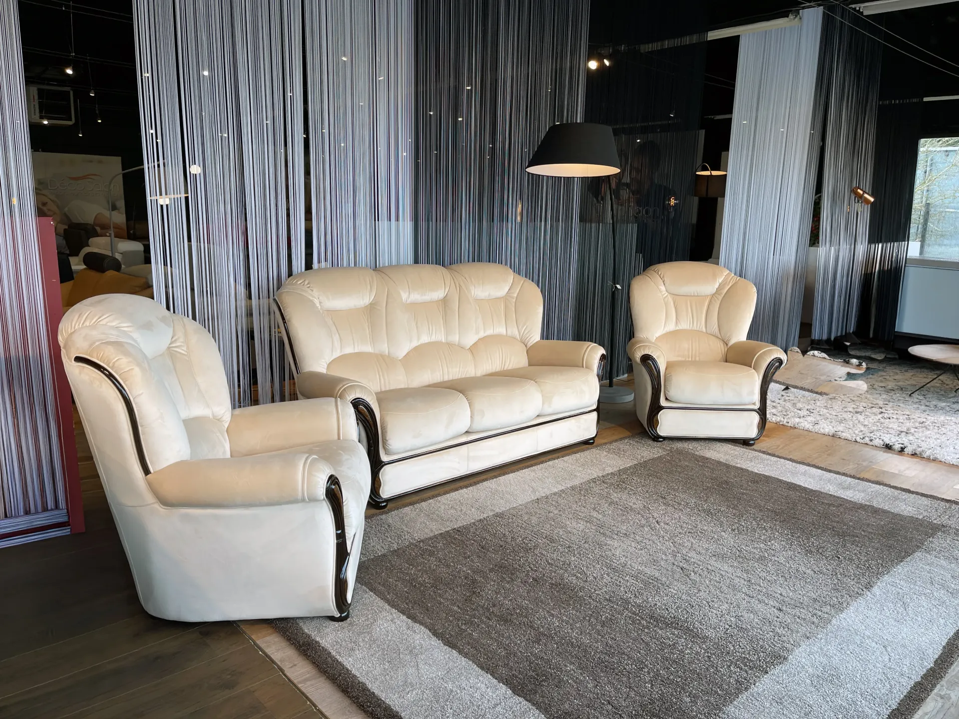 Veluto— salon classique italien à boiseries 